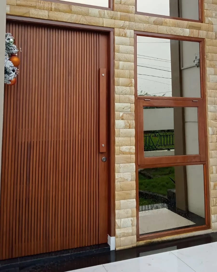 Read more about the article Tips Memilih Pintu Kayu Berkualitas untuk Rumah Anda